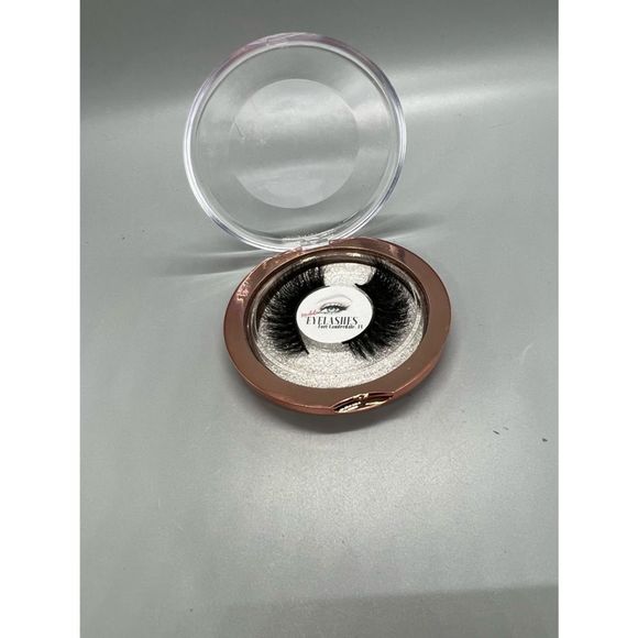 *HOST PICK!!* Full Volume Custom Handmade Lash Extensions (Strip) - Picture 2 of 4